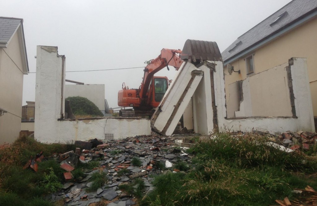 2013-08 digger house demolition